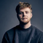 ‘Ordinary’ de Alex Warren es No. 1 en listas globales y ahora también en el Hot 100