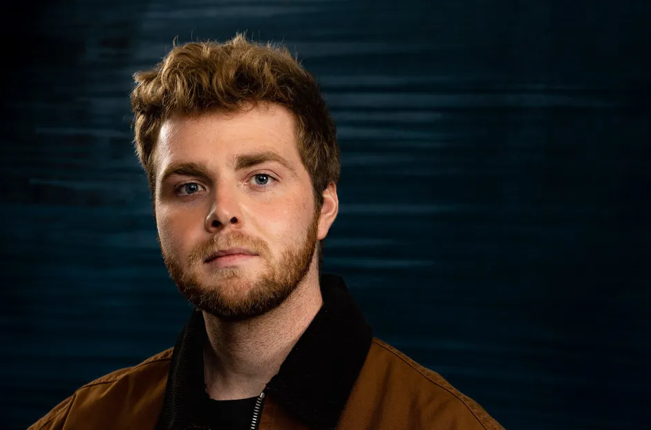 “Ordinary” de Alex Warren: Aquí la letra en español