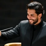 Ópera de L.A. nombra a Domingo Hindoyan como su nuevo director musical