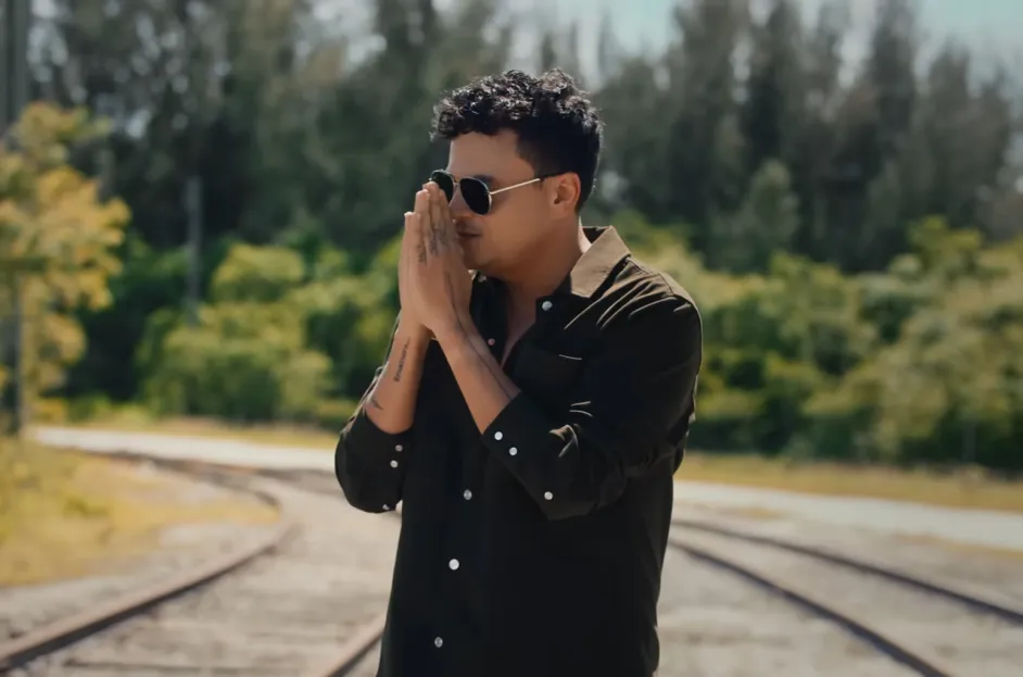 Silvestre Dangond regresa al No. 1 de Latin Airplay con ‘Vestido rojo’ junto a Emilia