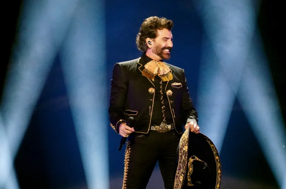 Alejandro Fernández donará ganancias de conciertos a víctimas de inundaciones en Texas: ‘Me parte el corazón’