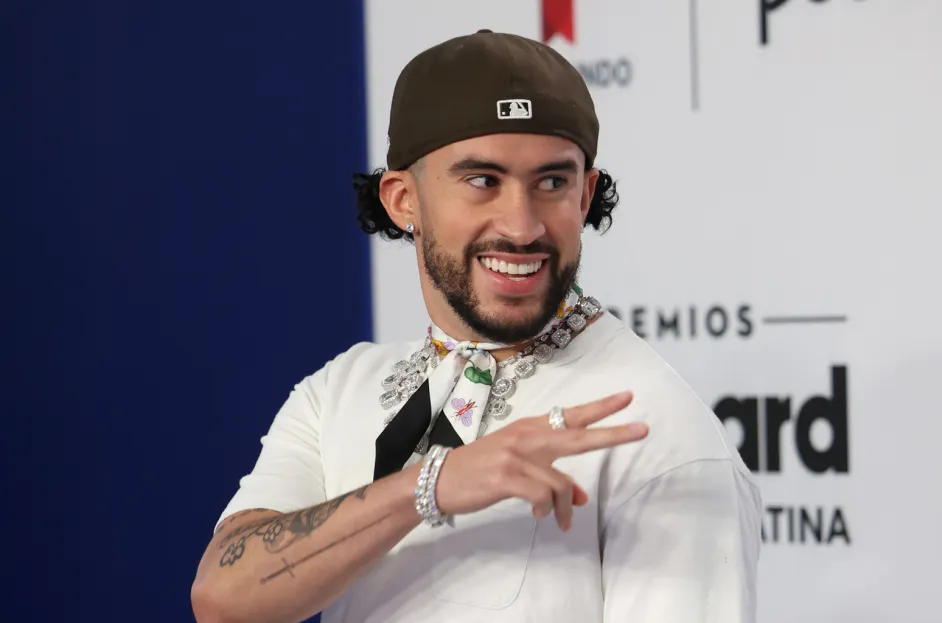 Bad Bunny en lista de ‘Hombres más sexy de todos los tiempos’ junto a Tupac, Elvis y más