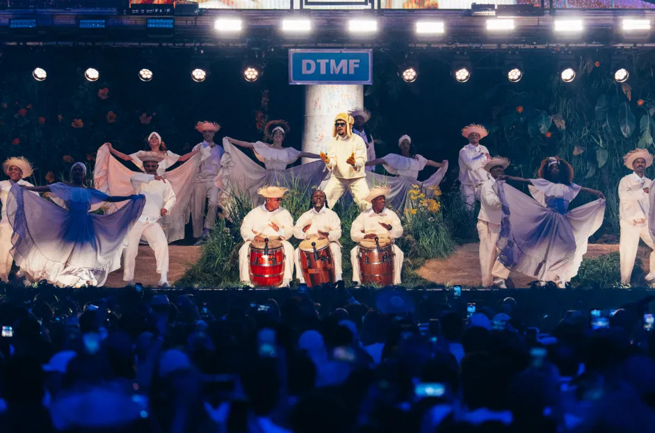 Bad Bunny lanza sencillo sorpresa ‘Alambre Púa’ durante histórica residencia en Puerto Rico