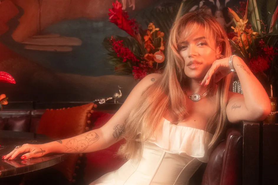 Karol G sorprende a fans en evento de Spotify en NY y más momentos inspiradores