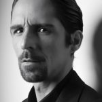 Rene Velazco revela su lado más íntimo con “Cuando esté más oscuro”, el nuevo sencillo de su álbum “Quemando las naves”