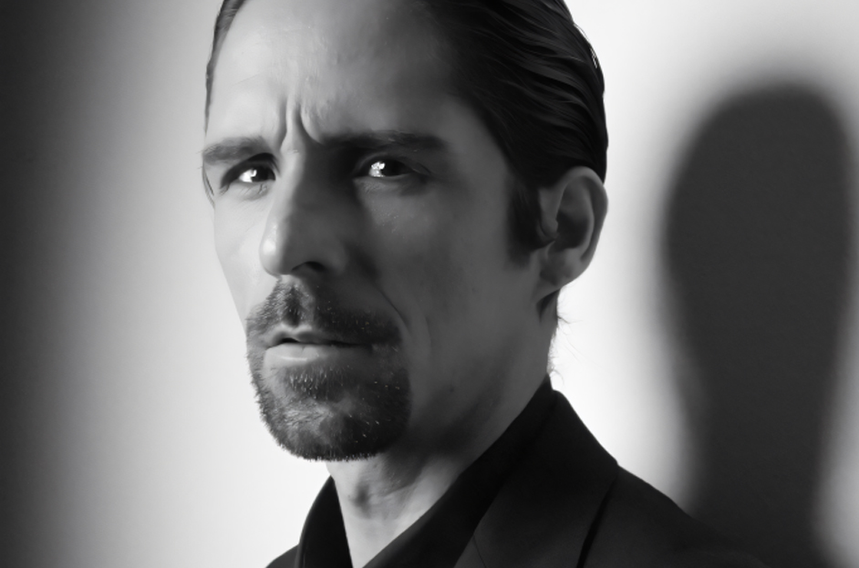 Rene Velazco revela su lado más íntimo con “Cuando esté más oscuro”, el nuevo sencillo de su álbum “Quemando las naves”