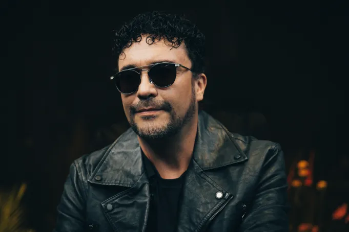 Andrés Cepeda expande su emotivo tributo a ‘Bogotá’ con edición deluxe y gira por EEUU