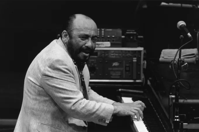 Muere Eddie Palmieri, leyenda del jazz y la salsa y ganador del primer Grammy en una categoría latina