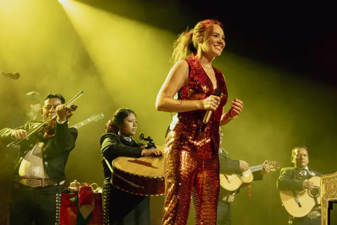 Jesse & Joy arrancan gira en Nueva York ‘en el lado correcto de la historia’, con mensaje proinmigrantes y mariachis