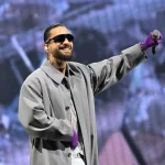 Maluma detiene concierto para regañar a madre por llevar bebé sin protección auditiva