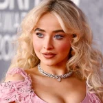 Sabrina Carpenter enciende Lollapalooza con invitado sorpresa Earth, Wind & Fire