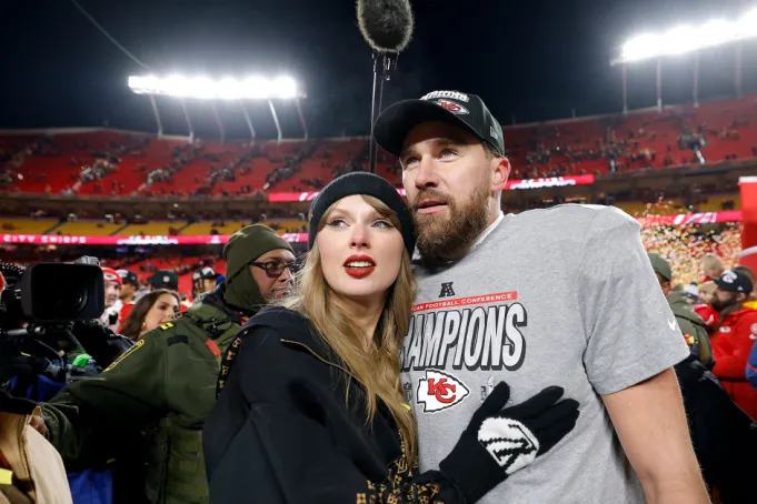 Taylor Swift y Travis Kelce están comprometidos: Mira el anuncio