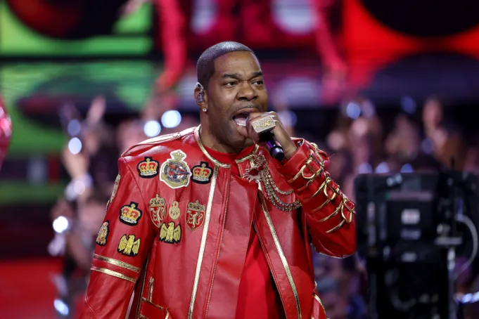 Busta Rhymes trae el calor de sus éxitos a los VMAs 2025, recibe el primer Rock the Bells Visionary Award