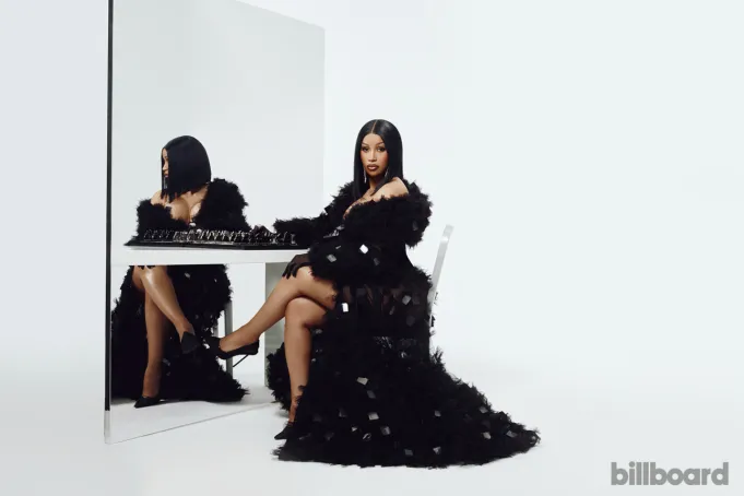 Cardi B sobre su esperado álbum, el sacrificio por sus hijos y por qué EEUU está ‘pagando por mal karma’