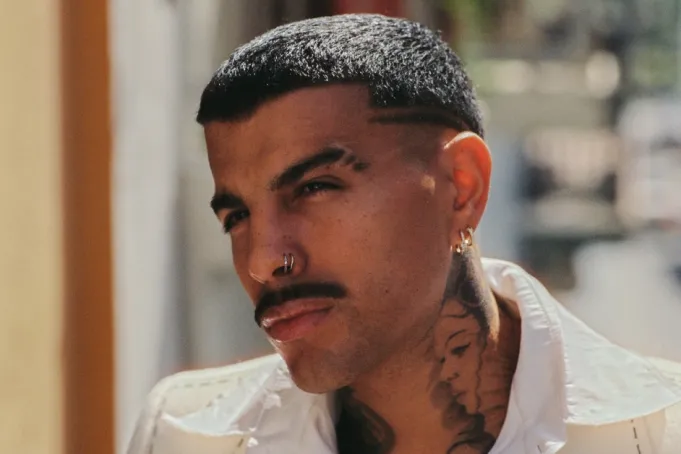 Rauw Alejandro debuta en el No. 3 de Top Latin Albums con ‘Cosa Nuestra: Capítulo 0’