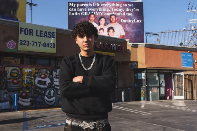 DannyLux hace poderosa declaración sobre inmigración y más momentos inspiradores