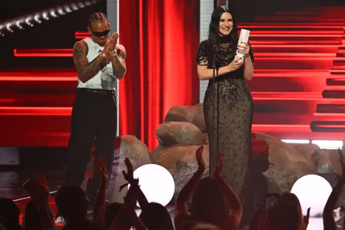 Laura Pausini recibe el Premio Ícono en los Premios Billboard de la Música Latina 2025: ‘Sentirme tan latina es un privilegio enorme’