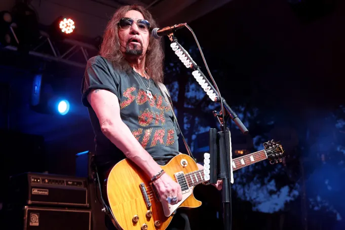 Ace Frehley, guitarrista cofundador de KISS, muere a los 74 años