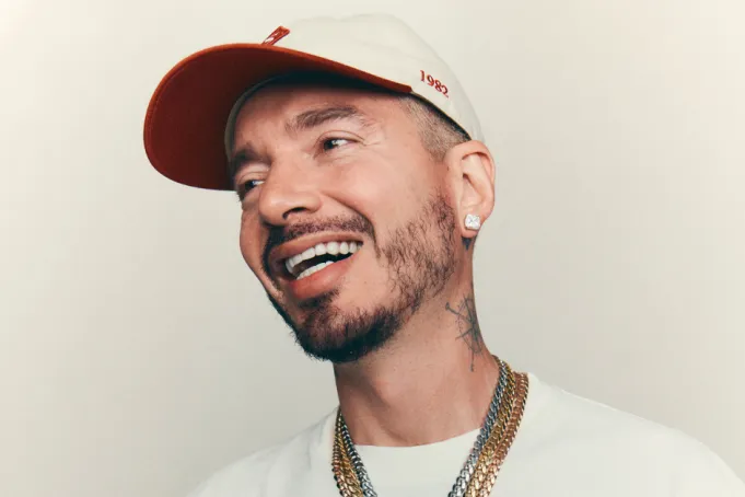 J Balvin y Equinox se unen para promover ‘paz mental’ en el Día Mundial de la Salud Mental: ‘Es poderoso pedir ayuda’