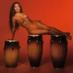 Karol G, Madison Beer, Missy Elliott y TWICE encabezarán Victoria’s Secret Fashion Show 2025: ‘Ha sido un sueño para mí’