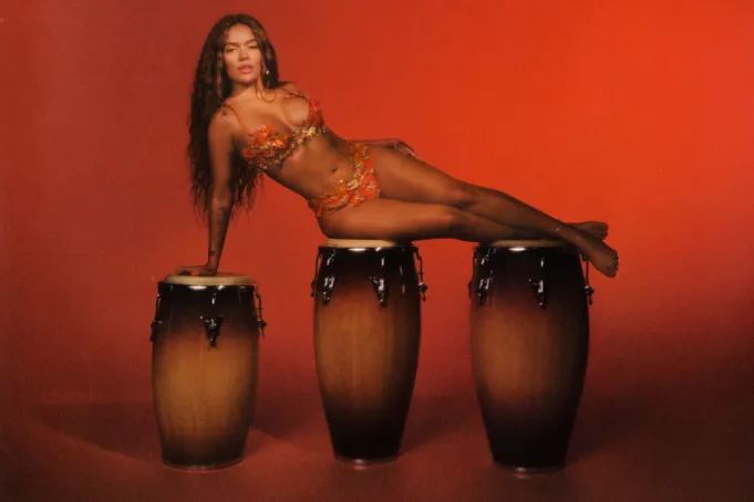 Karol G, Madison Beer, Missy Elliott y TWICE encabezarán Victoria’s Secret Fashion Show 2025: ‘Ha sido un sueño para mí’