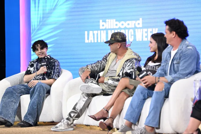 Carlos Vives, Wisin, Emilia y Xavi se unen para la Copa Mundial en Latin Music Week 2025: ‘El fútbol es amor’