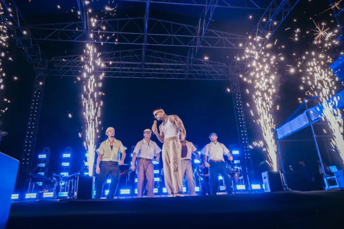 Rauw Alejandro ofrece concierto gratis en República Dominicana, y más momentos inspiradores