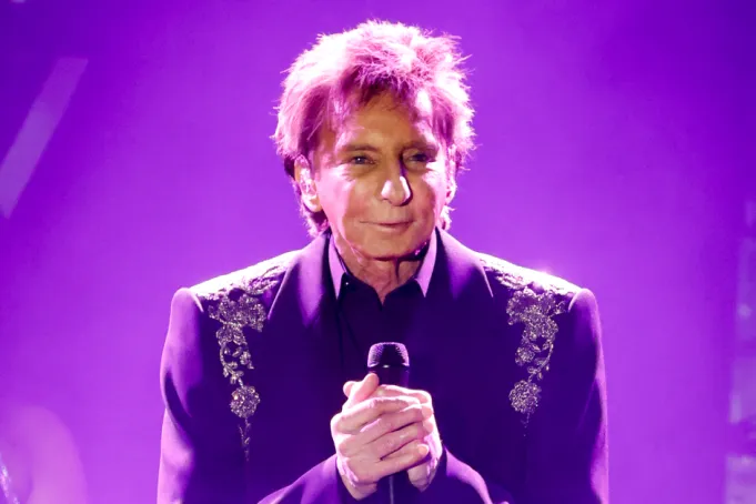 Barry Manilow revela que le encontraron ‘mancha cancerosa’ en el pulmón, pospone conciertos
