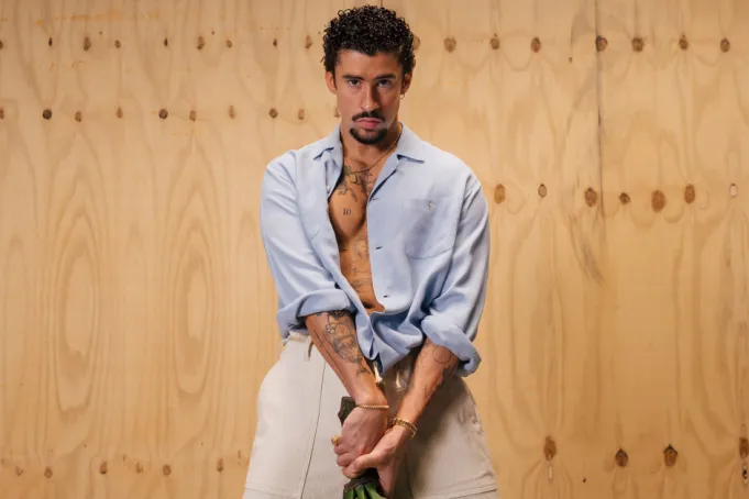 ‘DTMF’ de Bad Bunny empata con ‘Bailando’ de Enrique Iglesias como la 2a canción con más tiempo en No. 1 de Hot Latin Songs