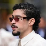 Bad Bunny enfrenta demanda de $16 millones por uso de voz en ‘Debí Tirar Más Fotos’ y ‘X 100pre’