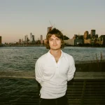 Final de ‘Stranger Things’ impulsa ‘End of Beginning’ de Djo al No. 1 del Billboard Global 200