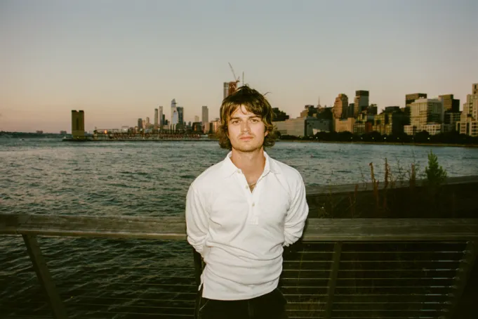 Final de ‘Stranger Things’ impulsa ‘End of Beginning’ de Djo al No. 1 del Billboard Global 200