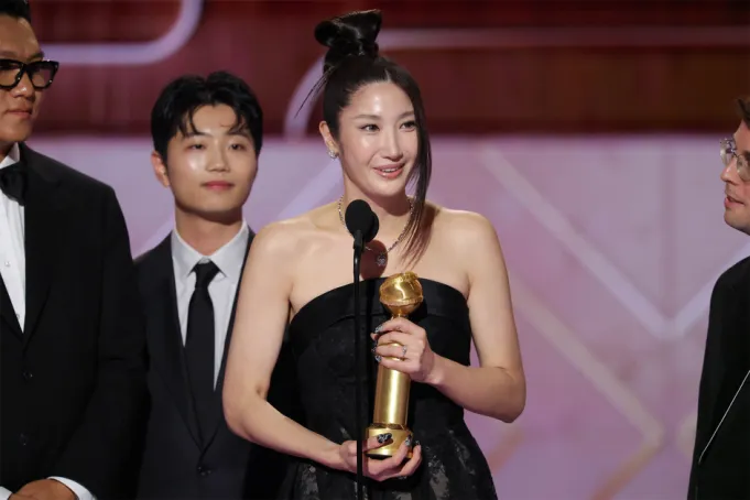 ‘Nunca es tarde para brillar’: EI inspirador discurso de EJAE al ganar Globo de Oro a mejor canción original por éxito K-Pop