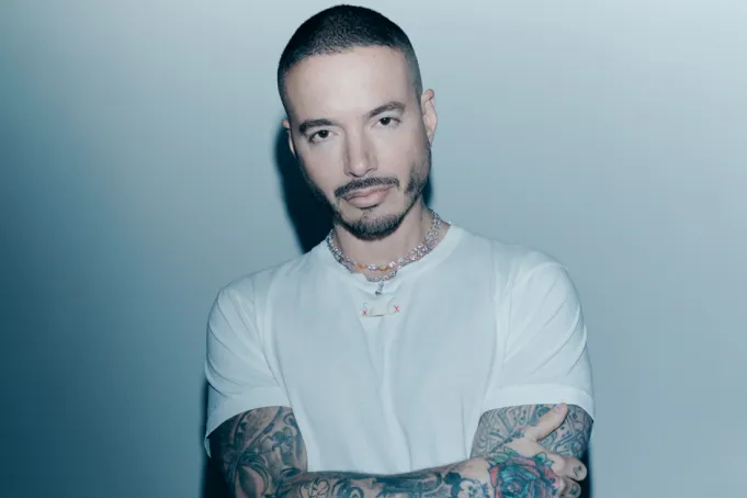 J Balvin se une a Benny Jamz y Gilli en tema afro-fusión para encender fiestas globales con ‘Reposado Remix’