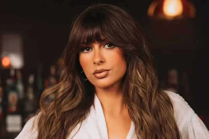 ‘Choosin’ Texas’ de Ella Langley lidera el Billboard Hot 100 por 5ta semana