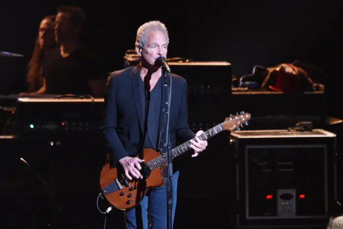 Lindsey Buckingham de Fleetwood Mac es atacado por mujer en Santa Mónica, según autoridades